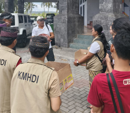 Bupati Gus Par Ikut Berdonasi untuk Bencana NTB dan NTT