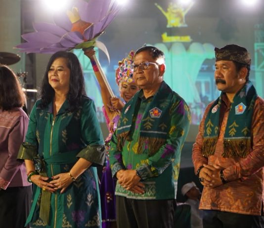Dekranasda Buleleng Luncurkan Endek Tunjung Ungu