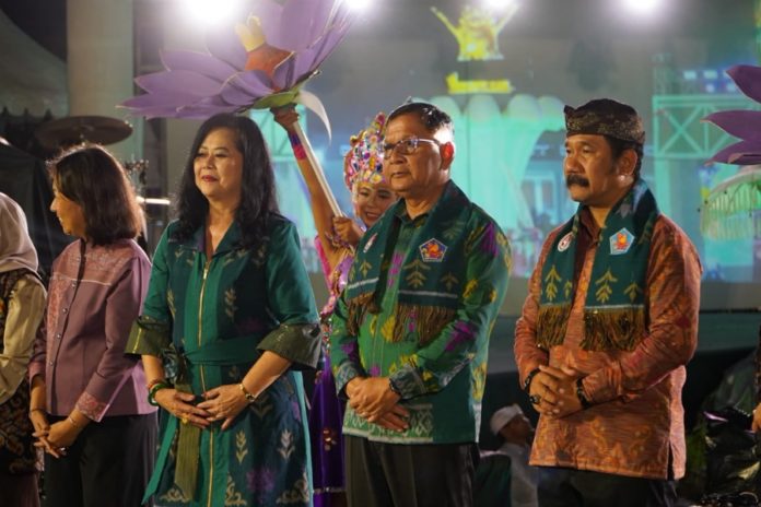 Dekranasda Buleleng Luncurkan Endek Tunjung Ungu 1
