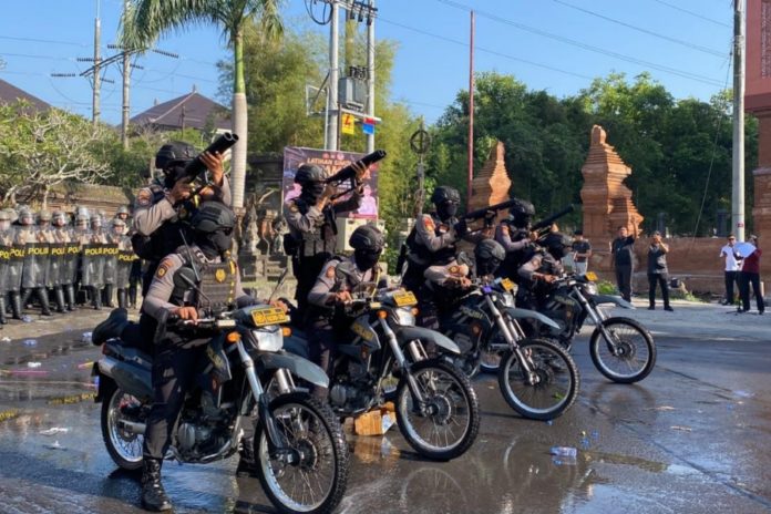 Demo Di Jakarta, Polres Badung Gelar Simulasi Kerusuhan Di Puspem Badung 1