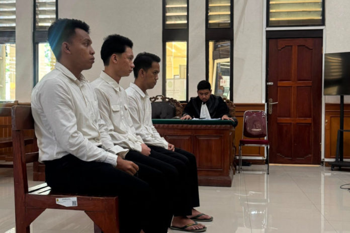 Diadili Kasus Serbuk Sintetis, Tiga Orang Dibui Enam Tahun 1