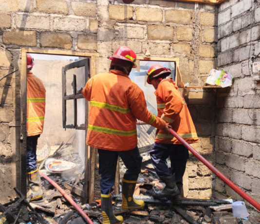 Diduga Korsleting Listrik, Dua Rumah Desa Bukit Ludes Terbakar