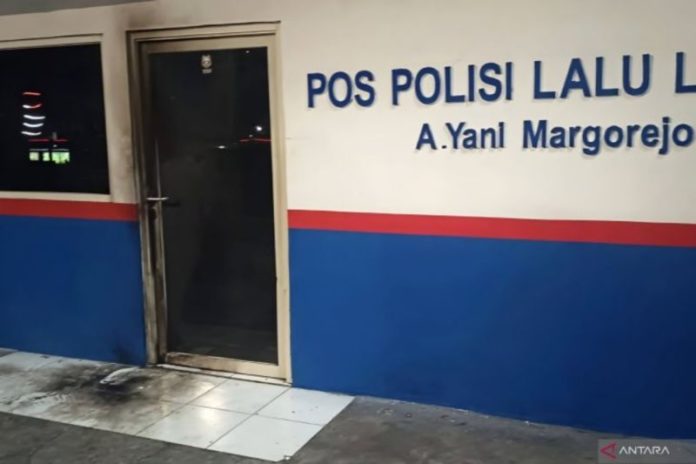 Diduga Lempar Molotov Ke Pos Lantas, Pria Diamankan Polrestabes Surabaya 1