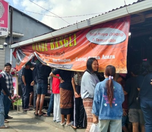 Dipadati Warga, Babi Guling Gratis dari Gubernur Koster di Warung Pande Bangli Ludes dalam 2 Jam