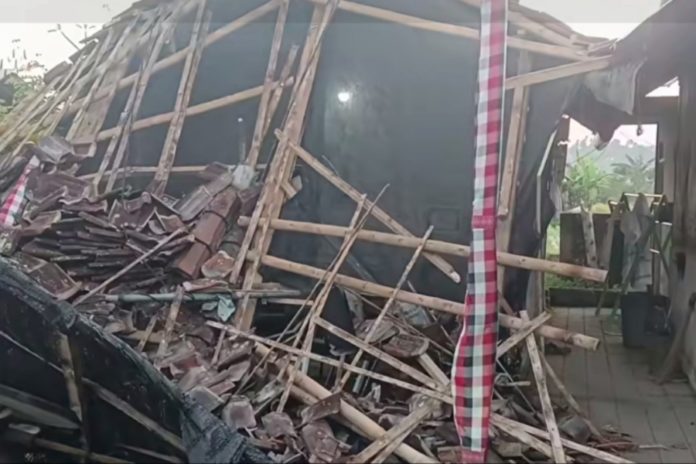 Diterjang Angin Kencang, Bangunan P4S Ambruk 1