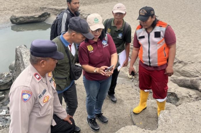 DLHK Badung Tutup Saluran Diduga Limbah Ke Pantai Berawa 1