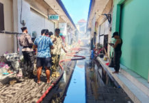 Dua Toko di Depan Pasar Kuta II Hangus Terbakar