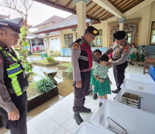 Dukung Program MBG, Polsek Tampaksiring Kawal Distribusi 2.798 Porsi Makanan Bergizi