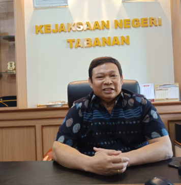 Geledah Dinkes Tabanan, Kejari Temukan Uang Rp8 Juta di Laci Staf