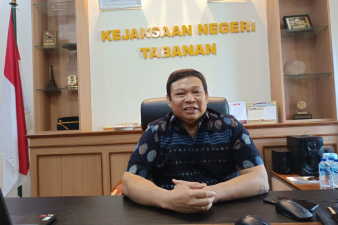Geledah Dinkes Tabanan, Kejari Temukan Uang Rp8 Juta Di Laci Staf 1