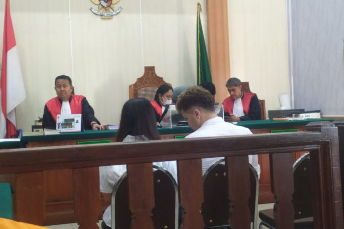Gondol Ponsel Dan Macbook, Pria Palestina Dituntut 15 Bulan Penjara 1