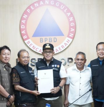 Gubernur Koster Serahkan Bantuan Rp 1 M untuk Korban Gempa NTT