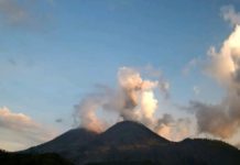 Gunung Lewotobi Laki-laki Erupsi, Kolom Abu Capai 500 Meter
