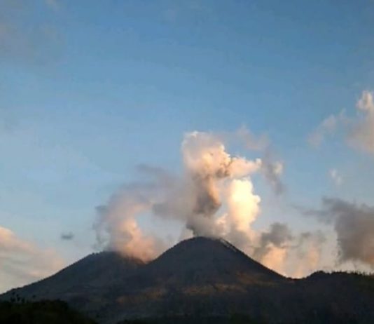 Gunung Lewotobi Laki-laki Erupsi, Kolom Abu Capai 500 Meter