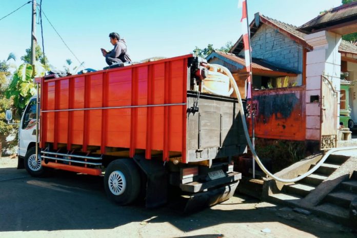 Hadapi Musim Kemarau, Warga Besakih Mulai Beli Air Bersih 1