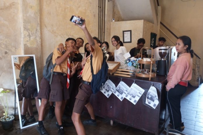 Jadi Lokasi Traktiran Gubernur Koster, Warung Kopi Sumber Rejeki Ramai Dikunjungi 1