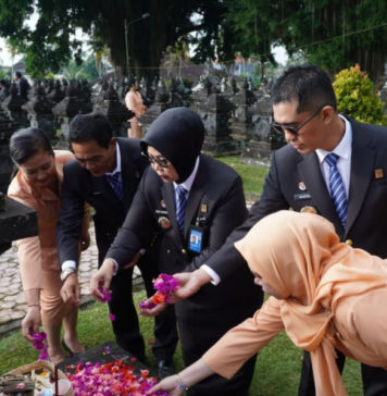 Kenang Jasa Para Pahlawan, Kemenkum HAM Bali Tabur Bunga di TMP Margarana