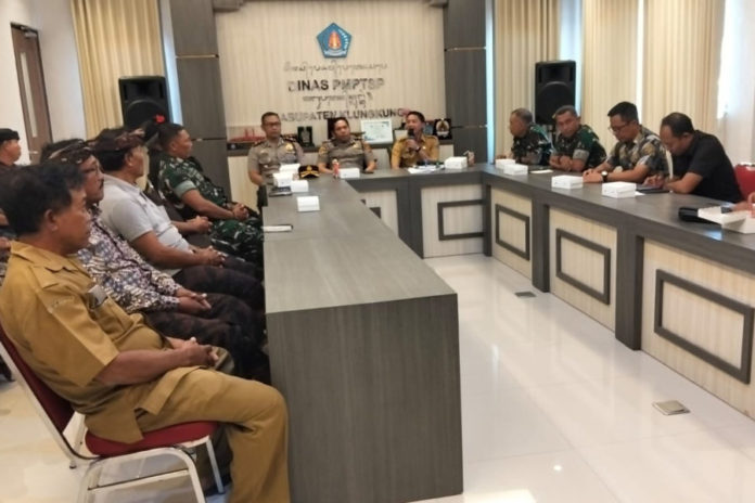 Kesbangpol Klungkung Mediasi Kasus Adat Di Desa Tangkas 2