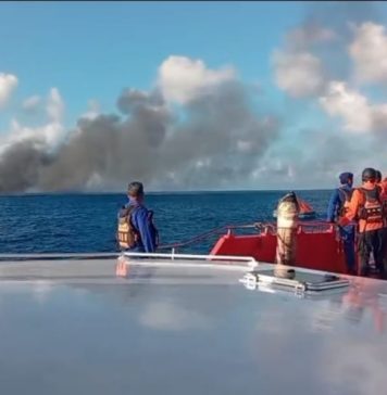 KMP Putri Terbakar di Selat Lombok, Tim SAR Evakuasi Penumpang