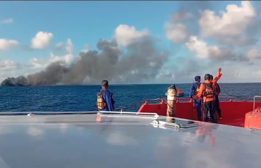 KMP Putri Terbakar di Selat Lombok, Tim SAR Evakuasi Penumpang