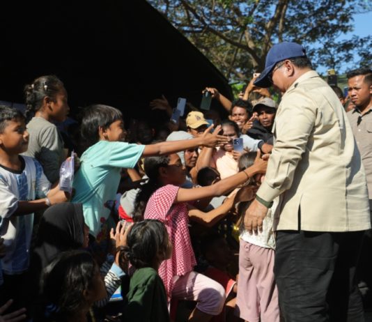 Kunjungi NTT, Prabowo Lihat Langsung Kondisi Terdampak Gempa di Nagekeo