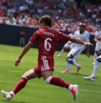Laga Pramusim, Liverpool Ditaklukkan Leeds United
