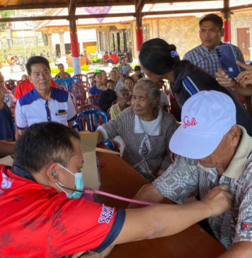 Lansia di Pacung-Julah Dapat Bantuan dan Pemeriksaan Kesehatan Gratis
