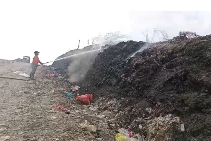Lima Hari Pascaledakan Gas Metan, TPA Mandung Masih Dikepung Kepulan Asap 1