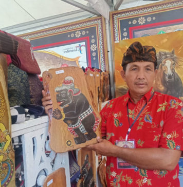 Limbah Kayu Jati Disulap Jadi Lukisan Bernilai Seni