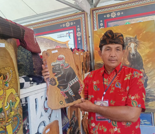 Limbah Kayu Jati Disulap Jadi Lukisan Bernilai Seni
