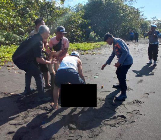 Niat Membasuh Kaki Berujung Maut, Pasutri Asal Bangli Tewas Terseret Ombak di Goa Lawah