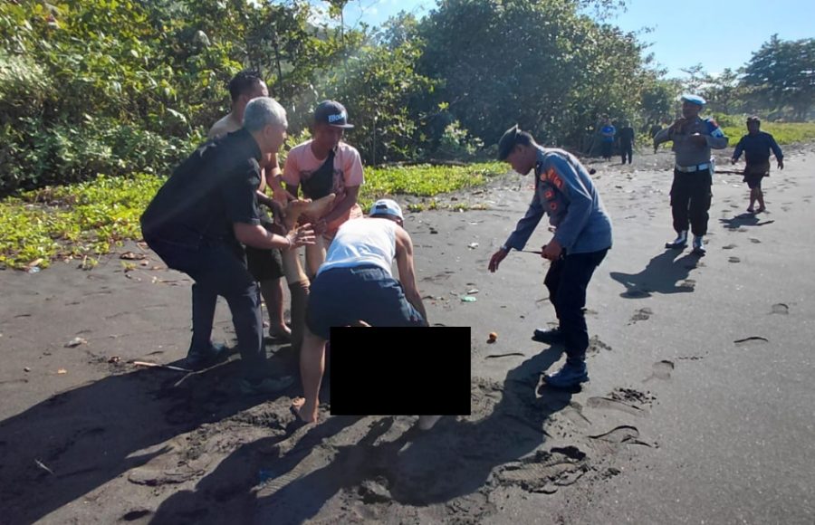 Niat Membasuh Kaki Berujung Maut, Pasutri Asal Bangli Tewas Terseret Ombak di Goa Lawah