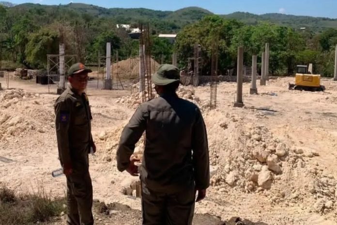 Pembangunan Tangga Pantai Di Sekartaji Dihentikan 1