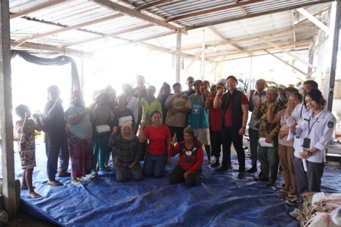 Pemilah Sampah Di TPA Temesi Diedukasi Soal Hak Pilih Dan Pindah Memilih 1