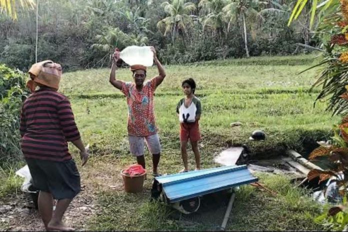 Penuhi Kebutuhan Di Musim Kemarau, Warga Pendem Manistutu Manfaatkan Air Kubangan 1