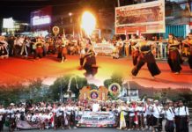 Peradah Jembrana Gaungkan Pesan Dharma dalam Pawai Budaya HUT Ke-131 Kota Negara