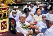 Perkuat Pembangunan Sekala-Niskala, Pemprov Bali Ngaturang Pekeling di Pura Agung Besakih