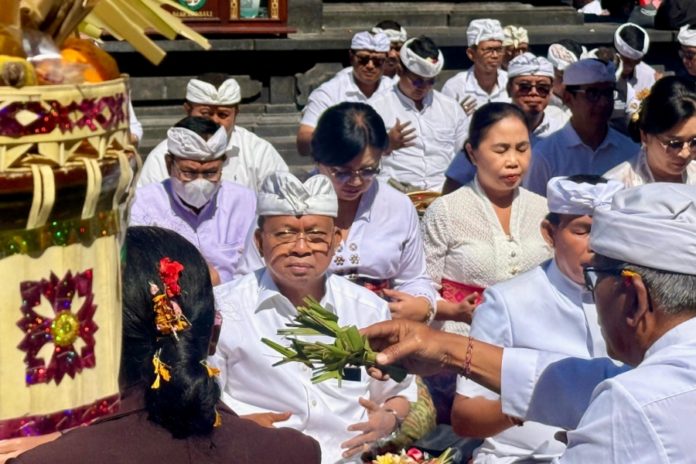 Perkuat Pembangunan Sekala Niskala, Pemprov Bali Ngaturang Pekeling Di Pura Agung Besakih 1