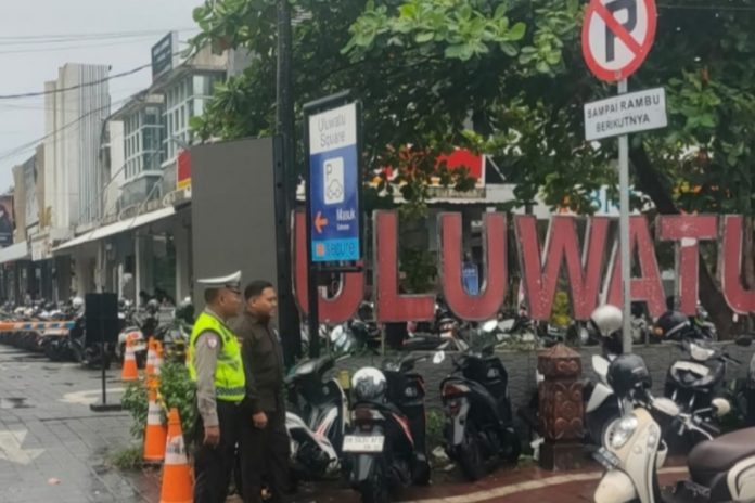 Polisi Ingatkan Trotoar Bukan Jalur Kendaraan 1