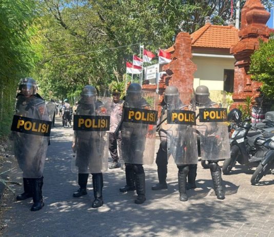 Polres Bandara Ngurah Rai Tingkatkan Kesiapsiagaan, Pasukan Dalmas Diuji