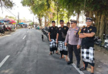 Polsek Ubud dan Pecalang Amankan Ngaben Massal di Singakerta
