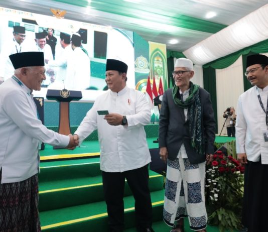 Prabowo Terima Kartu Anggota Seumur Hidup NU