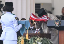 Presiden Pimpin Upacara Penurunan Bendera