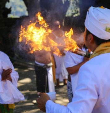 Prosesi Madamah hingga Nyukat Genah Awali Tawur Agung di Pura Hulundanu Batur Songan
