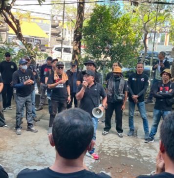 Mediasi PHK Tak Kunjung Capai Kesepakatan, Massa Gelar Aksi Damai di Depan Kantor Angkasa Pura Support