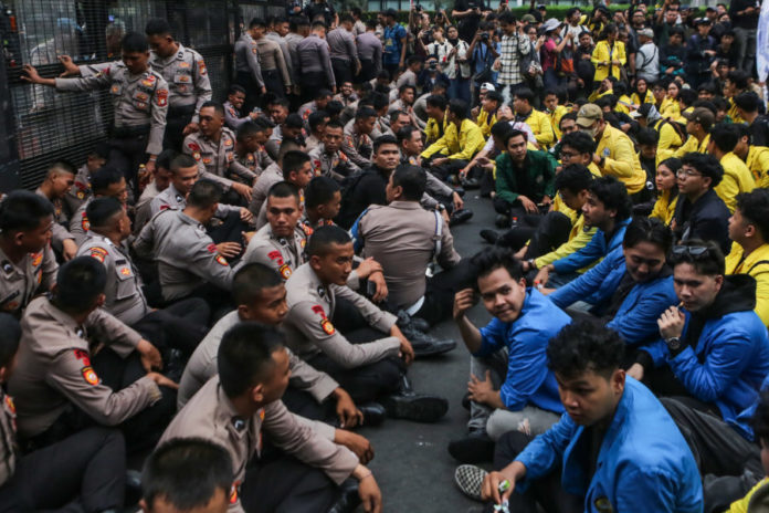Puluhan Orang Diamankan Saat Aksi Unjuk Rasa 2