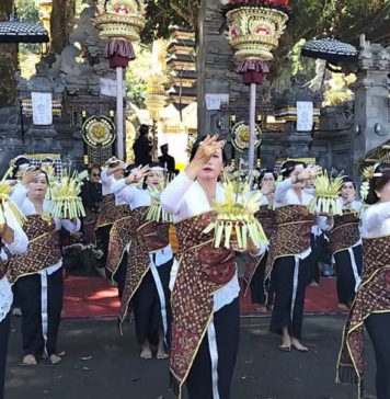 Ratusan Krama Ikuti Prosesi Nyenuk di Pura Hulundanu Batur Desa Adat Songan
