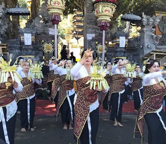 Ratusan Krama Ikuti Prosesi Nyenuk di Pura Hulundanu Batur Desa Adat Songan