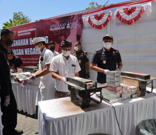 Ribuan Rokok Ilegal Dimusnahkan Kejari Jembrana