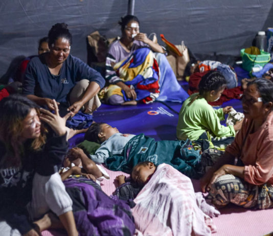 Ribuan Warga Bertahan di Pengungsian Pascagempa NTT